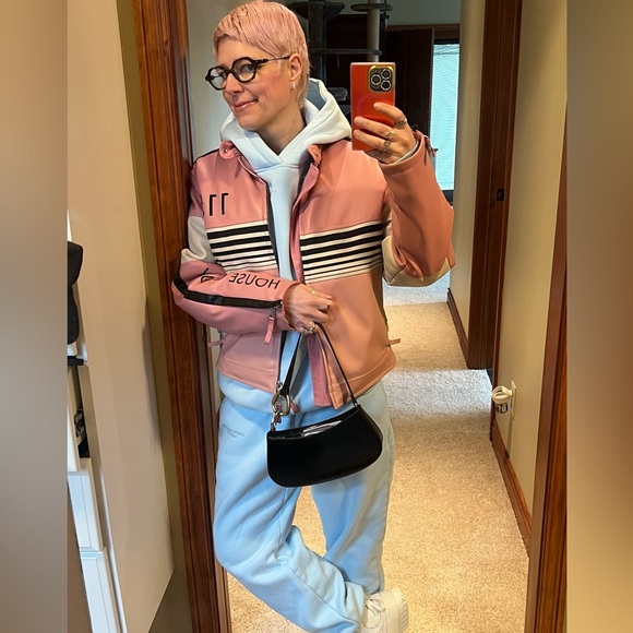 Meet your Posher, Timi - Picture 3 of 14